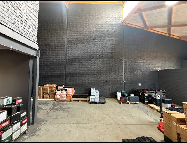 140M² WAREHOUSE TO LET IN HALFWAY HOUSE